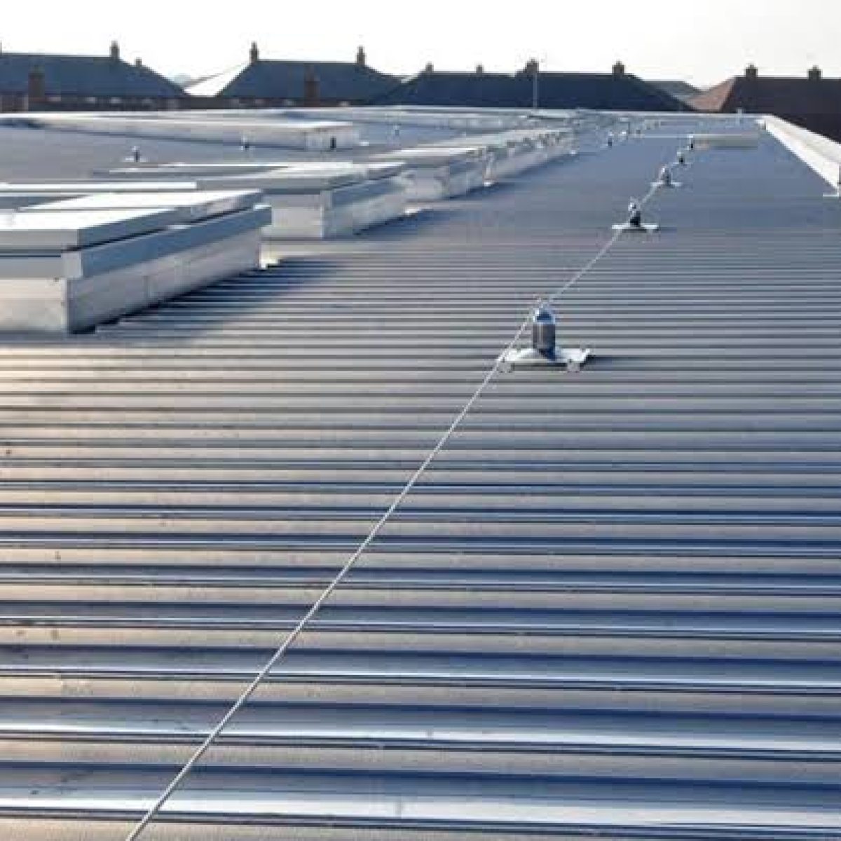 Standing-seam metal roofing system on a commercial building
